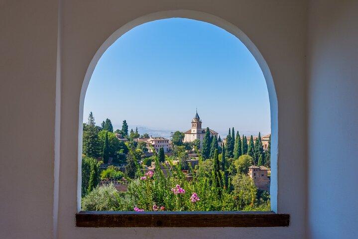 3 Hours Private Guided Tour in Spain with skip the line access