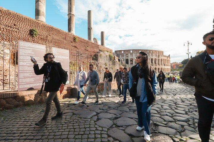 Roma : Colosseo, Foro e Palatino Tour Guidato Locale