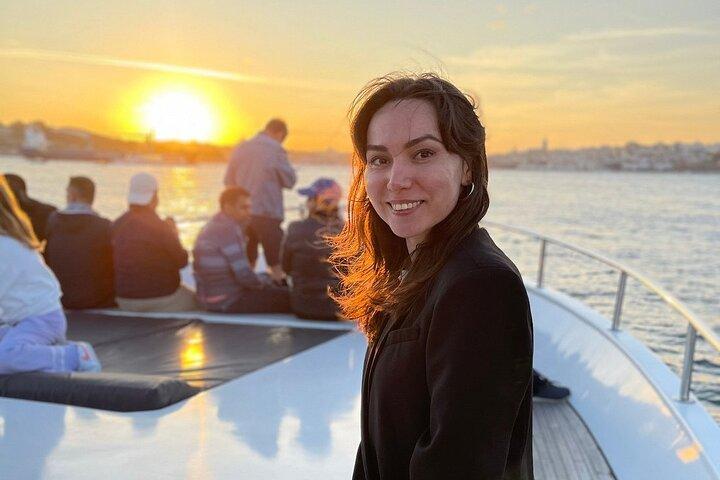 Istanbul Guidato Palazzo Dolmabahce e Sunset Yacht Experience