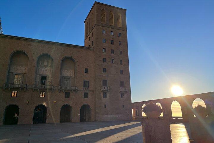 Montserrat very early: Hiking, Abbey, very small group