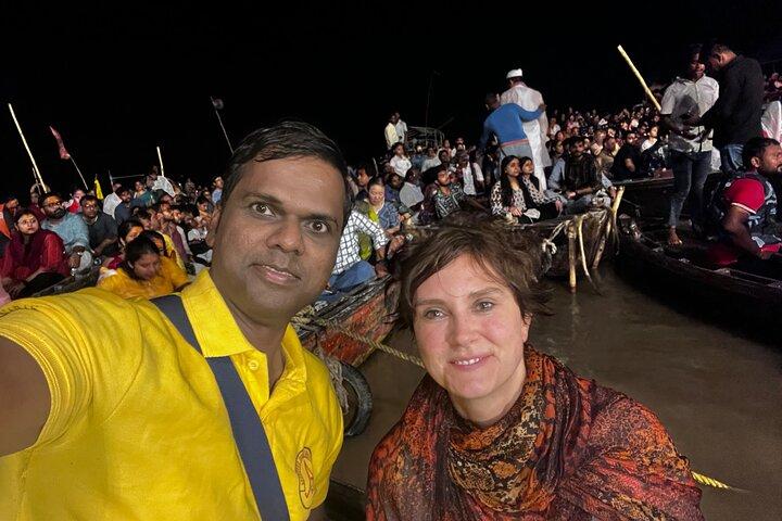 Abendliches Aarti von Mutter Ganga mit Rundgang