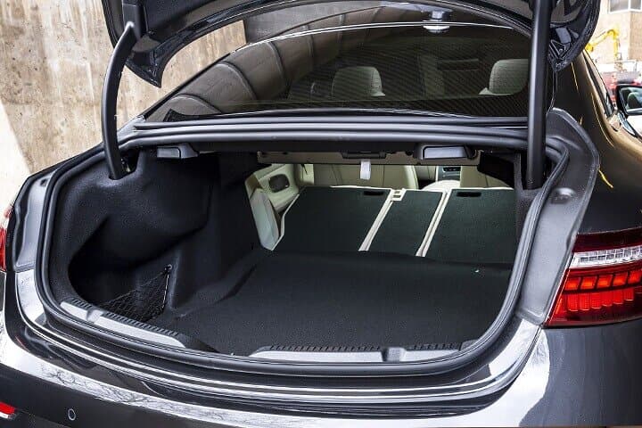 Amsterdam Train Station Arrival Private Transfer to Amsterdam City in Business Car
