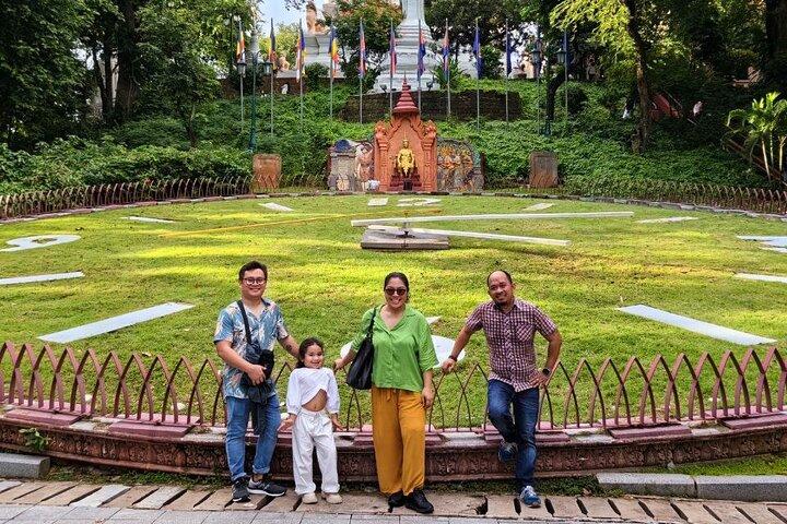Excursión de día completo a Phnom Penh con crucero al atardecer