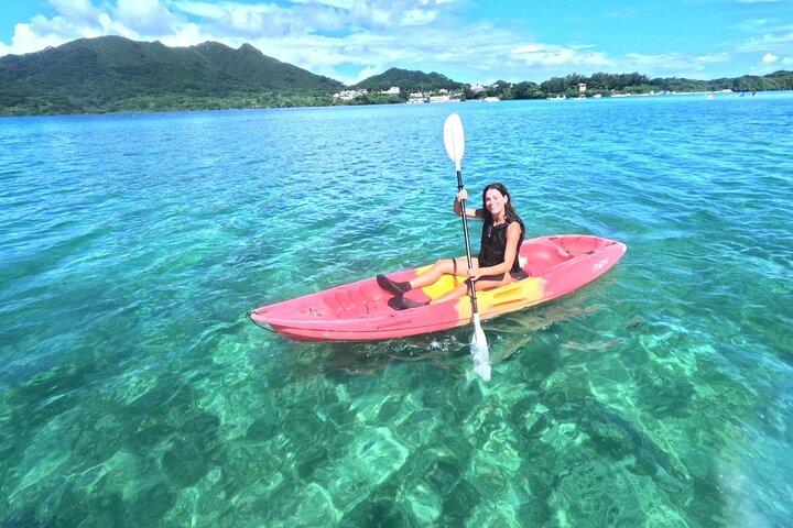 Okinawa Ishigaki Kabira Bay SUP o Canoa e Snorkeling nella Grotta Azzurra