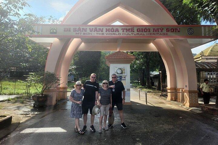 Privater CarTransfer zu meinem Sohn Holyland-Marble Mountain-Lady Buddha-Dragon Bridge