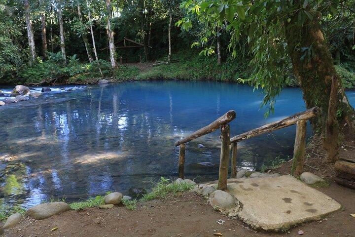 Tubing-Tour im Río Celeste und Tageskarte für Naturpool