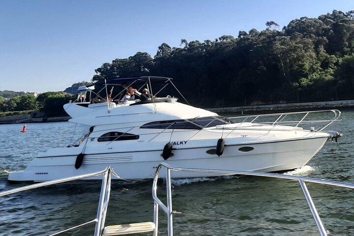 PORTO: Premium Yacht Tour – 6 Bridges & Douro Estuary Reserve