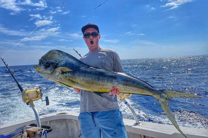 Charter di pesca privata al tramonto di 4 ore