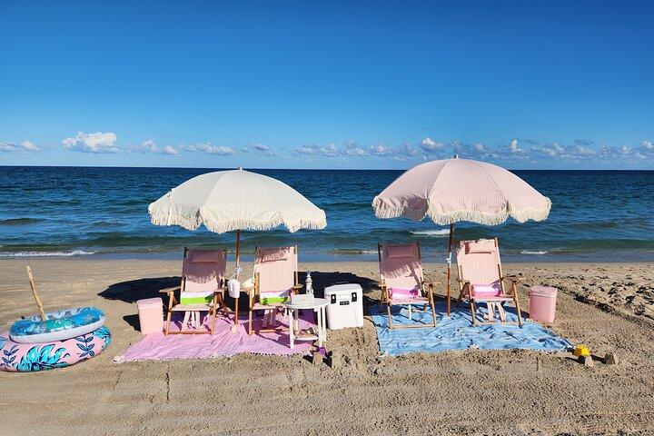 West Palm Beach-dag: Paraplu, stoelen, Yeti, JBL-luidspreker, handdoeken+