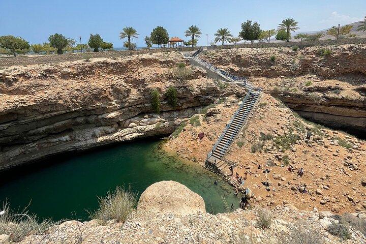Heldags privat tur til Wadi Shab og Bimmah Sinkhole