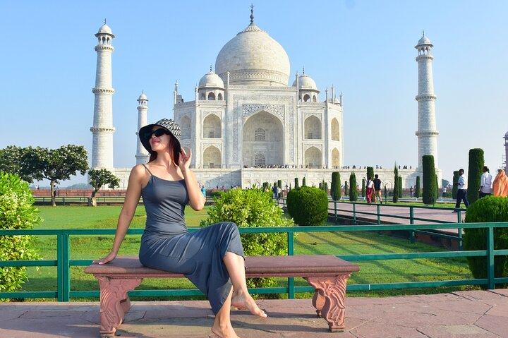 Tour saltafila del Taj Mahal e di Agra in auto AC da Agra