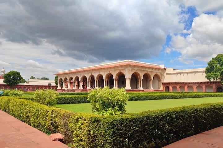 Tour saltafila del Taj Mahal e di Agra in auto AC da Agra