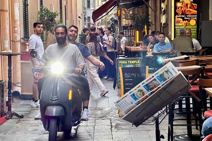 Taksim to Galata Walking Tour: Secret Passages & Local Hangouts