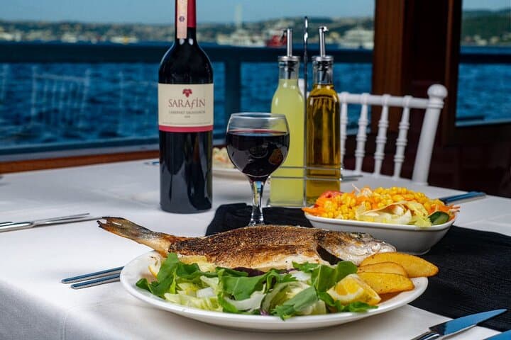Istanbul Bosphorus Dinner Cruise with Drinks and Shows