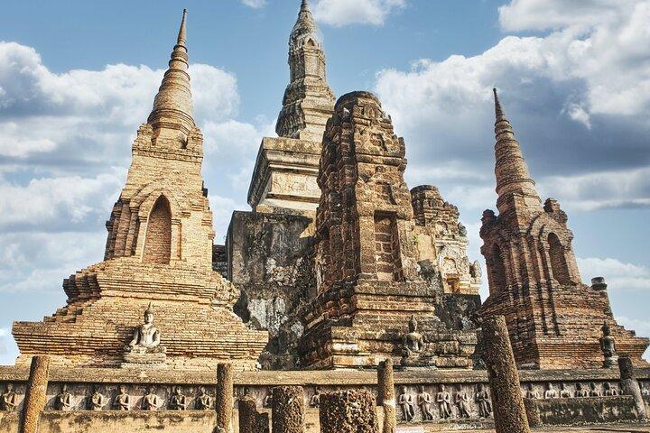 水上マーケットと有名な寺院を巡るアユタヤのランドマーク ツアー