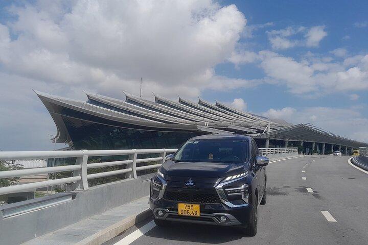 Carro particular de e para o aeroporto de Hue com motorista profissional