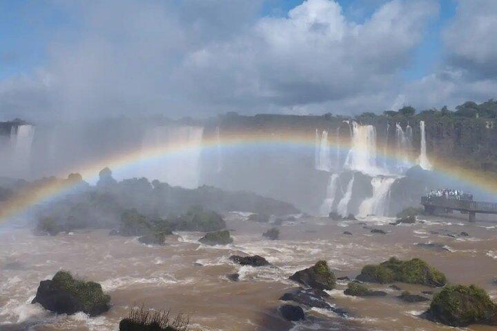 Udflugt til begge sider af Iguaçu Falls samme dag.