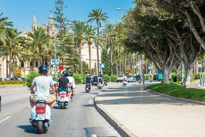 Noleggio scooter e moto per esplorare Maiorca