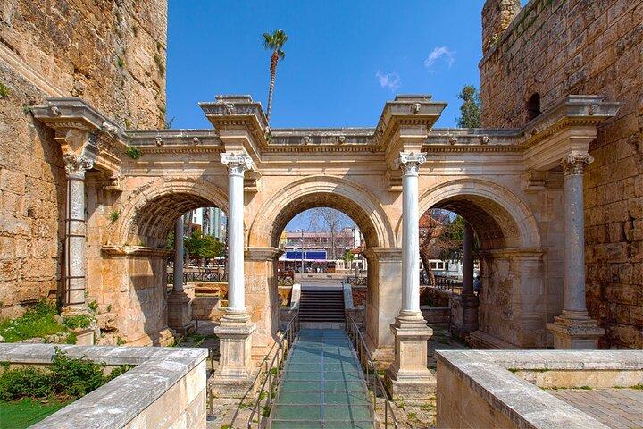 Antalya City Tour: Old Town, Duden Waterfall, Båttur & Lunch
