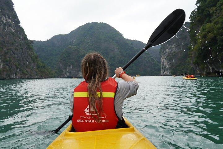 Tagestour : Kajak- und Schnorchelboottour durch die Ha Long Bay