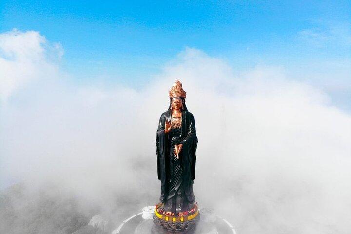 Tay Ninh Tour: Cao Dai Temple & Ba Den Mountain fra Saigon