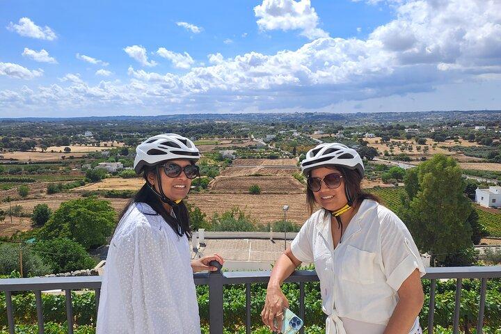 マルティナ フランカとロコロトンド間の電動自転車ツアー