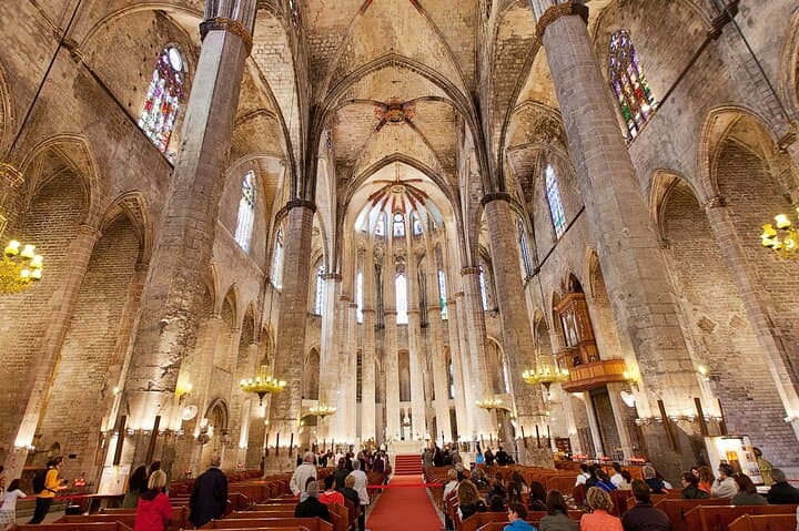 El Born: Santa Maria del Mar Tour with Exclusive Rooftop Views