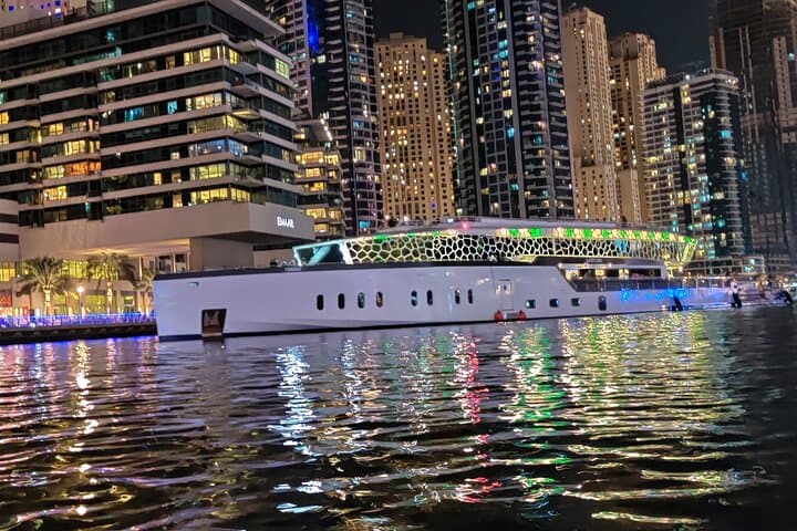 Dubai Luxury Yacht Dinner Cruise