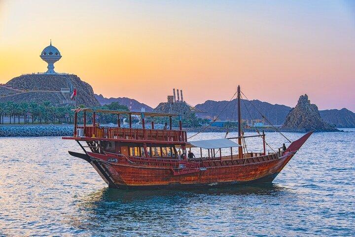 Cruzeiro Oman Dhow Coastal e Sunset