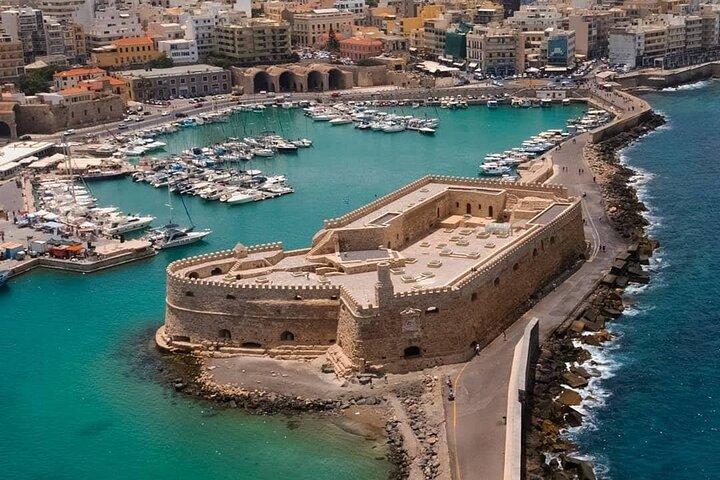 Visita guiada privada al palacio de Knossos y compras en la ciudad de Heraklion