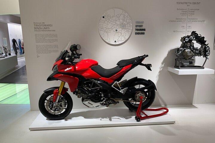 Heldagstur Ferrari Museum Pagani og Ducati Museums fabrikker