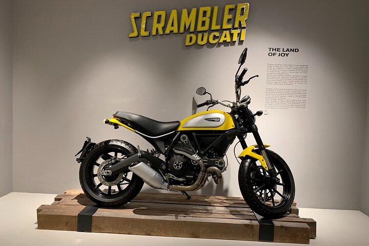 Heldagstur Ferrari Museum Pagani og Ducati Museums fabrikker