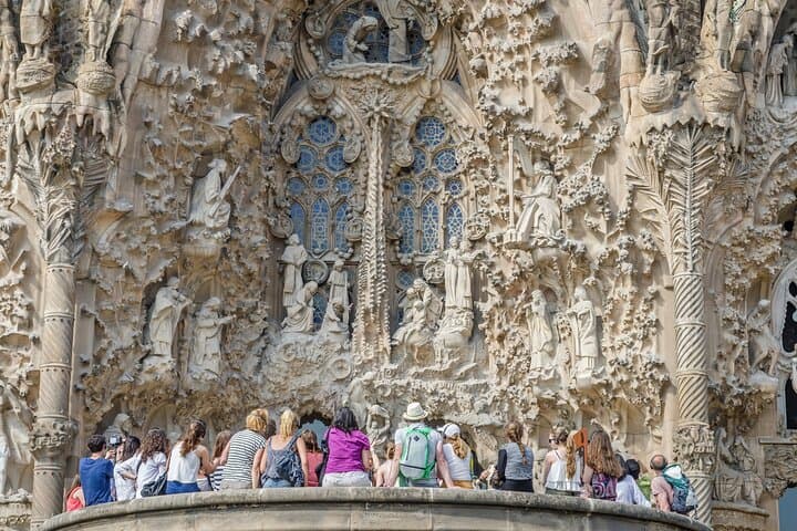Sagrada Familia Guided Tour with Skip the Line Ticket