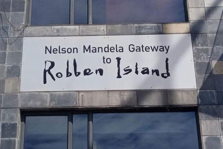 Robben Island and Table Mountain Cableway with Bo-Kaap Day Tour