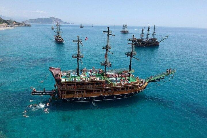 Pirate Boat Tour With Foam Party in Alanya