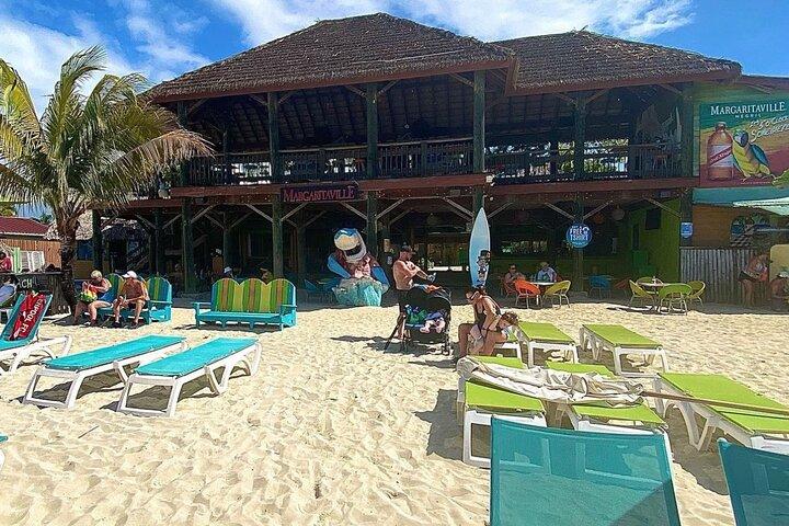 Seven Mile Beach en Ricks Cafe in Negril van Grand Palladium