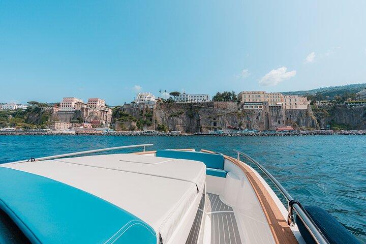 Tour privato in yacht di Ischia e Procida da Sorrento