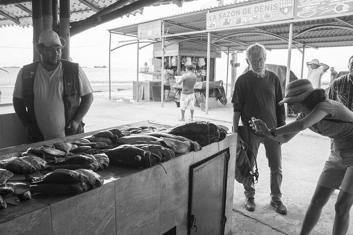 Goût de l'Équateur : Marché aux poissons, Sentier forestier, Alimentation et artisanat local