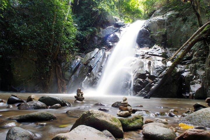 1 journée de détente et de trekking à Chiang Dao en privé avec sources chaudes
