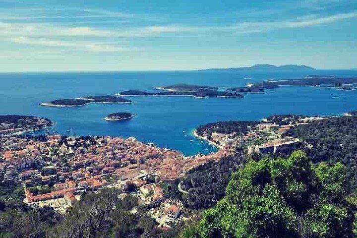 Excursion privée d'une journée à Hvar avec dégustation de vin