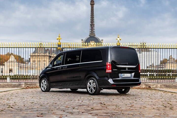 Private Eiffel Guided Tour with Hotel Pick-Up