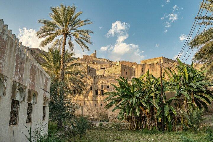 特別な旅でファンジャ、サマイル、イズキ、ニズワの美しさを満喫しましょう