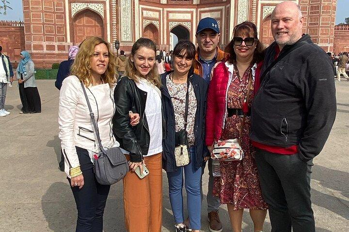 Salta la coda Taj Mahal Agra Fort Auto e Guida turistica da Agra