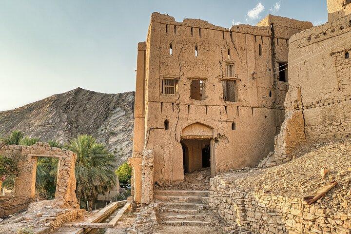 特別な旅でファンジャ、サマイル、イズキ、ニズワの美しさを満喫しましょう