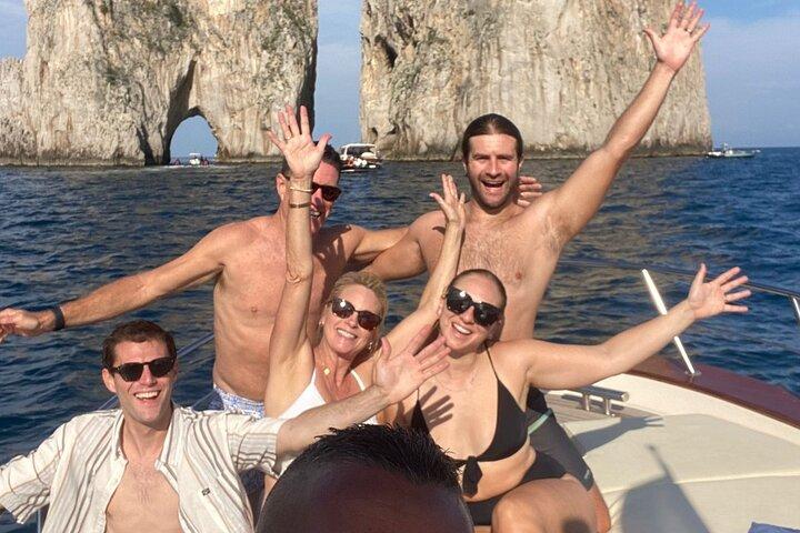 Passeio de barco privado em Capri saindo de Positano ou Praiano