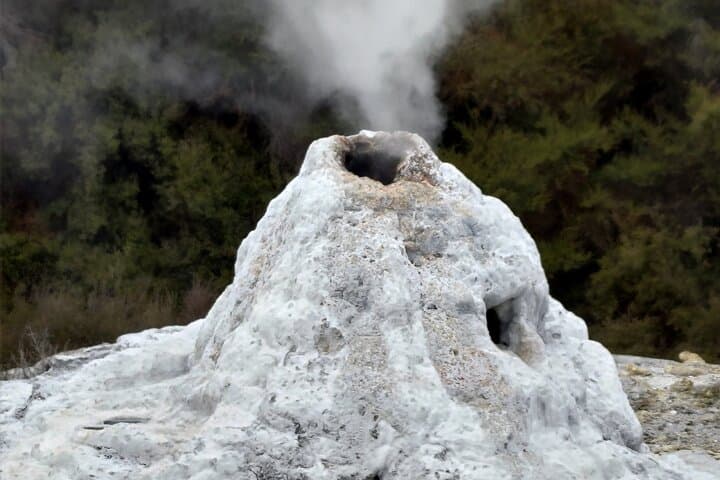 Auckland: Rotorua, Taupo, Waiotapu & Huka Falls Private Trip
