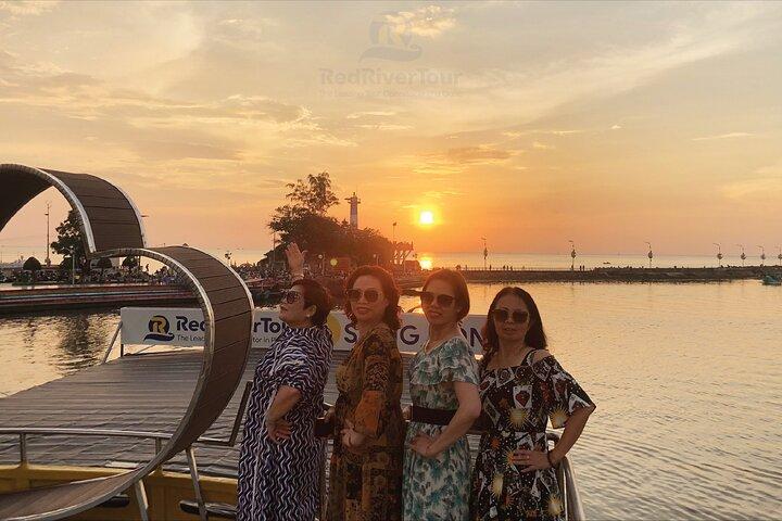 レッド リバー プライベート ツアー : 夕日と夜のイカ釣り