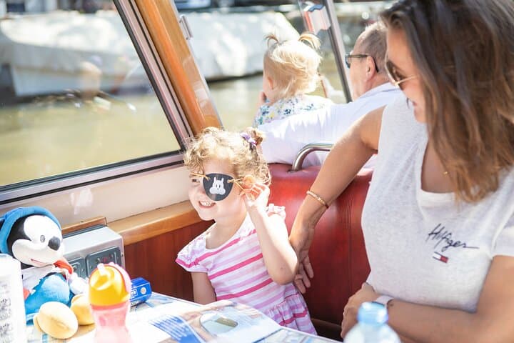Amsterdam 75-Min Canal Cruise with Audio Guide & Snackbox Option