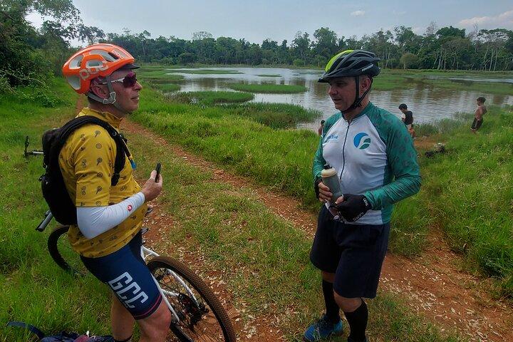 1日で3カ国を巡る自転車ツアー - 55 km | (終日)