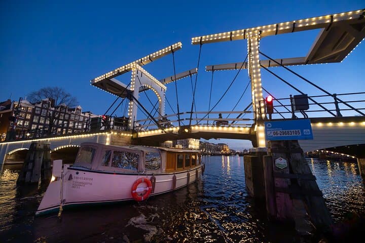 Amsterdam 2-Hour Evening Cruise With Live Guide and Bar